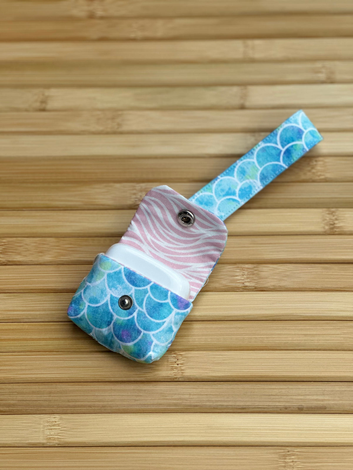 Blaue Meerjungfrau AirPod-Hülle
