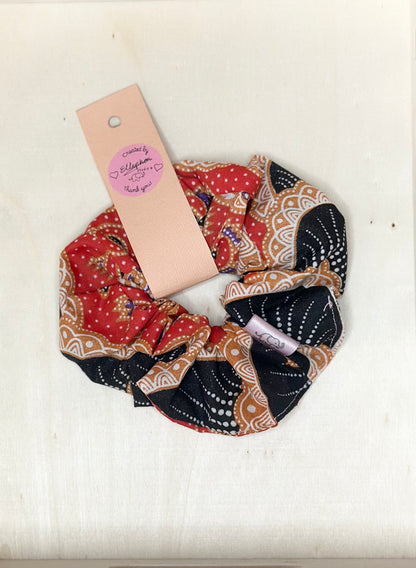 Oranye Hitam Batik Hair Scrunchie