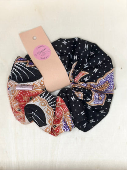 Oranye Hitam Batik Hair Scrunchie