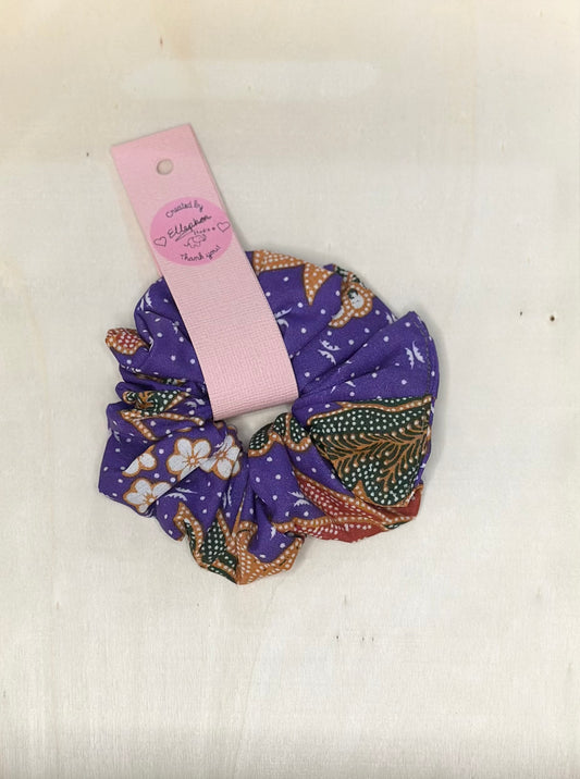 Ungu Putih Batik Hair Scrunchie