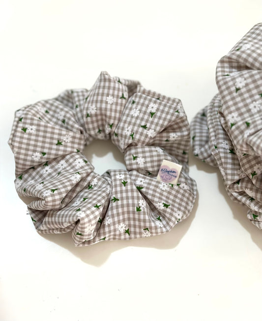 Daisy Gingham Scrunchie