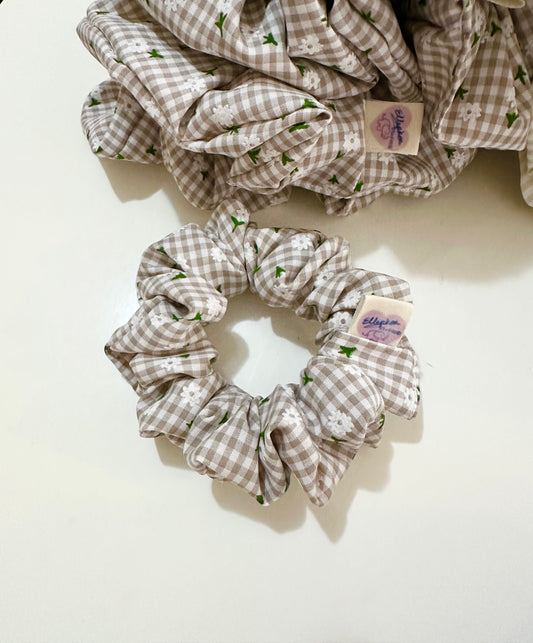 Daisy Gingham Scrunchie